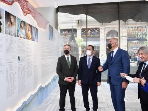 Bakan Ersoy Beyoğlu Belediyesi İstiklal Sanat Galerisi’ni ziyaret etti