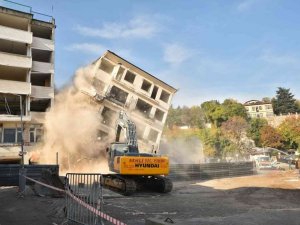 Tarihin önündeki engeller kalkıyor