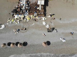 Sarı kodun ardından sahile önce kepçeler sonra tatilciler girdi