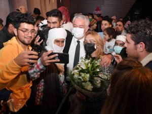 Isparta’da kültür gecesinde renkli görüntüler ortaya çıktı