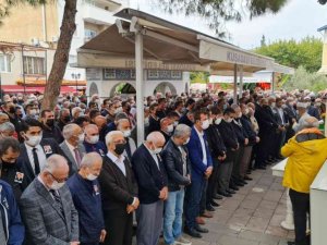 Kuşadası’nın sevilen ismi Ural Alp, son yolculuğuna uğurlandı
