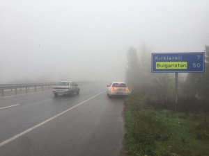 Trakya’da etkili olan yoğun sis sürücülere zor anlar yaşattı