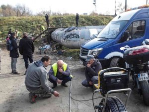 Sıcak su borusuna sıkışan kedi 1 hafta sonra kurtarıldı