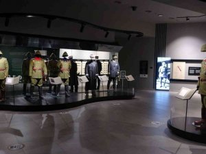 Çanakkale Savaşları’ndaki Osmanlı üniformaları sergisi açıldı