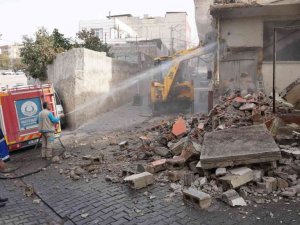 Haliliye’de metruk ve riskli yapıların yıkımına başlandı