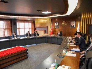Bingöl’de Vali Ekinci başkanlığında kaymakamlarla değerlendirme toplantısı gerçekleştirildi