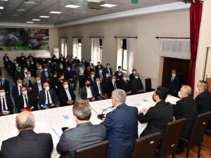 Vali Gürel mahalle ve köy muhtarları ile bir araya geldi