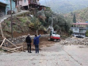 Başkan Özcan, Işıklar Mahallesi’nde incelemelerde bulundu