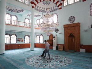 Sincan’da camiler düzenli olarak temizlenip dezenfekte ediliyor