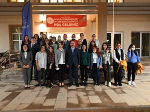 Aydın Valisi Aksoy ADÜ’lü öğrenciler ile birlikte yemek yedi