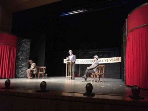 39 Basamak oyunu sanatseverlerle buluştu