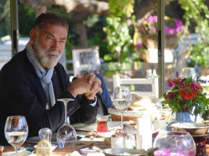 500 yıllık meşe ağacı, gurmelere kışın da ev sahipliği yapıyor