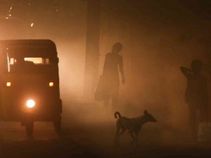 Hindular tarafından kutlanan Diwali Işık Festivali renkli görüntülere sahne oldu