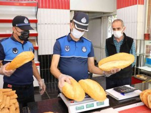 Toroslar zabıtası fırınlarda gramaj ve hijyen denetimi yaptı