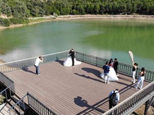 Saklı cennet Yeşilgöl, gelin ve damatların doğal stüdyosu oldu