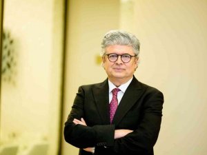 Prof. Dr. Faruk Buyru: “Popülerlik için yanlış bilgilerle hamileleri etkiliyorlar, aşı çok önemli"