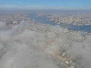 Ayasofya Camii sis bulutunda kayboldu