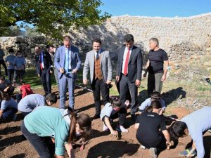 Öğrenciler arkeolojik kazı yaptı