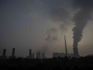 Çin’de artan hava kirliliği otoyol ve oyun alanlarını kapattırdı