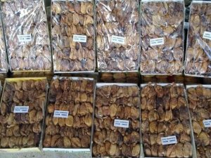 İpekyolu’nda son kullanma tarihi geçen kuruyemiş ele geçirildi