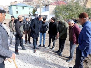 Gürpınar’da parke taşı çalışmaları sürüyor