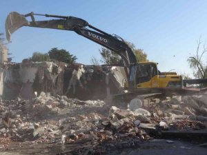 Sinop Meydan Projesi’nde ikinci etap yıkımlar başladı