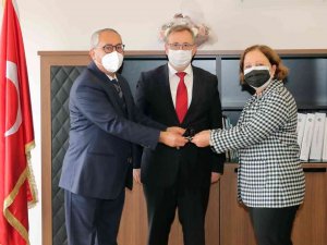 Tıp fakültesinde devir teslim töreni