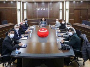 Ağrı’da Covid-19 değerlendirme toplantısı düzenlendi