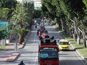 HobiFest 2021 korteji Antalya sokaklarını renklendirdi