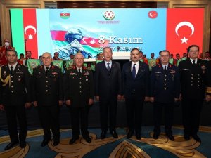 Bakan Akar TSK komuta kademesiyle Azerbaycan Büyükelçiliği’nin ’Zafer Günü’ kutlamasına katıldı