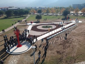 Koordinatların işaret ettiği Pamukkale Üniversitesi anıtlarla donatıldı