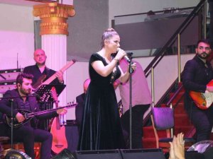 Kuşadası’nda yıldızlar geçidi devam ediyor