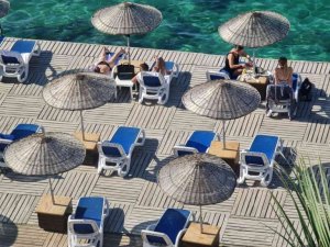 Kuşadası’nda yaz devam ediyor