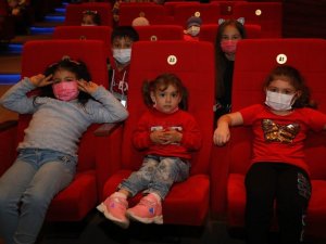 İnegöl Belediyesinin çocuk tiyatro gösterileri başladı