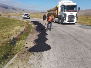 Muradiye’de yol yama çalışması