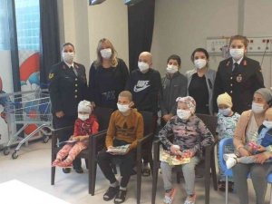 Lösemili çocuklara jandarma şefkati