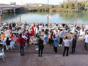 Gülüç’te üniversiteli öğrenciler gençlik şöleninde eğlendi