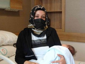 Hamileliğinin 8’inci ayında Covid’e yakalanan annenin aşı pişmanlığı