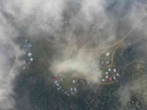 Sakarca Yaylası’nda siste hayran bırakan manzara