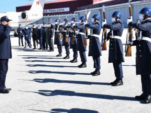 Milli Savunma Bakanı Akar Van’da