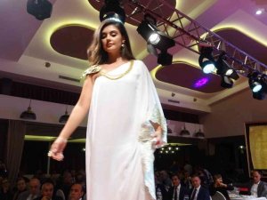 Diyarbakır’da 3 bin yıllık tarihten esinlenerek üretilen takılar defileyle tanıtıldı