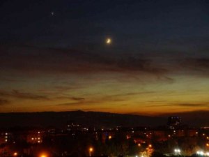 Hilal ve yıldızın buluşması mest etti