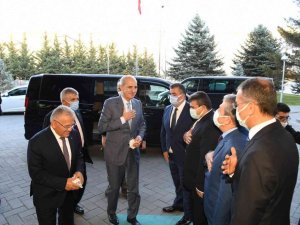 “Kayseri her alanda zirveyi hak ediyor"