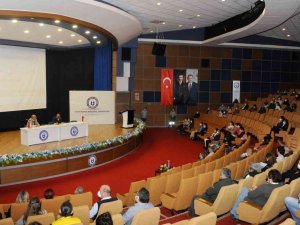 ADÜ Rektörü Aldemir, Fen-Edebiyat Fakültesi öğrencileri ile bir araya geldi