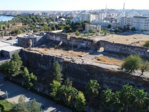 Kaymakam Tunç, Hamidiye Kışlasındaki restorasyon çalışmalarını inceledi