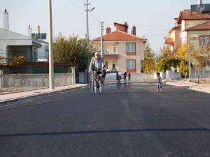 Meram Belediyesi Alakova’da sokakları sıcak asfaltla buluşturdu