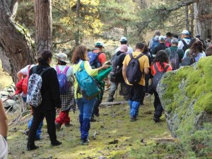 Doğa tutkunları 12 kilometrelik Guz Deresi Kanyonu’nun zorlu geçitlerinde yürüdü