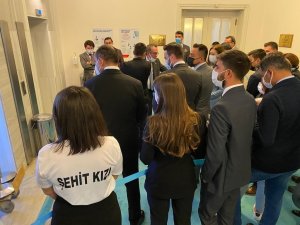 Şehit kızından İYİ Parti Grup Toplantı Salonu önünde Türkkan’a tepki