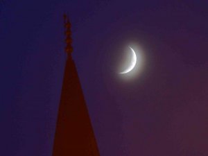 Ahlat’ta hilal izleyenleri mest etti