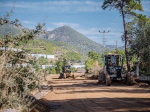 Bozyazı ve Aydıncık grup yollarında 10,6 kilometrelik asfalt çalışması başladı